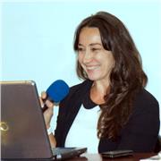 Laureata in Lettere Classiche impartisce lezioni di Lettere (Italiano, storia e geografia), greco e latino